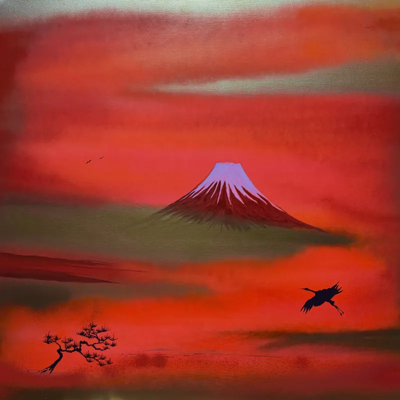真紅の霞に浮かぶ富士山と松の枝、飛ぶ鶴を描いた作品